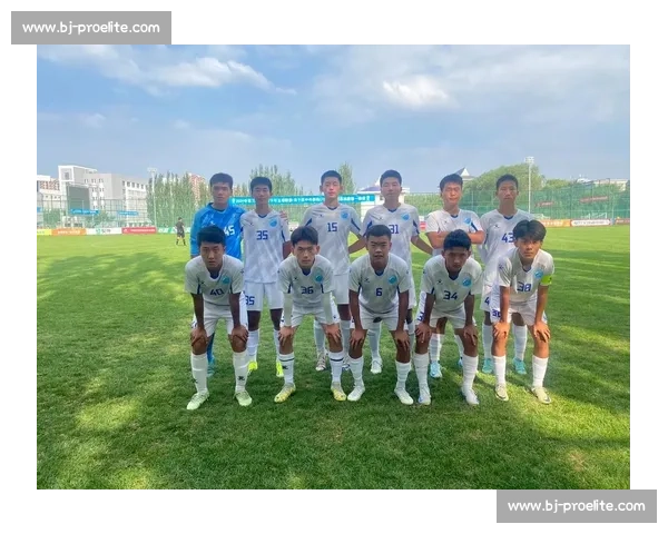西航二校 U13 女足勇夺区赛冠军!技术与意志铸就青春荣耀 西航二校 U13 女足勇夺区赛冠军!技术与意志铸就青春荣耀