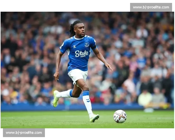 埃弗顿顽强抵抗曼城攻势 终场以平局收官 激烈对决引发热议