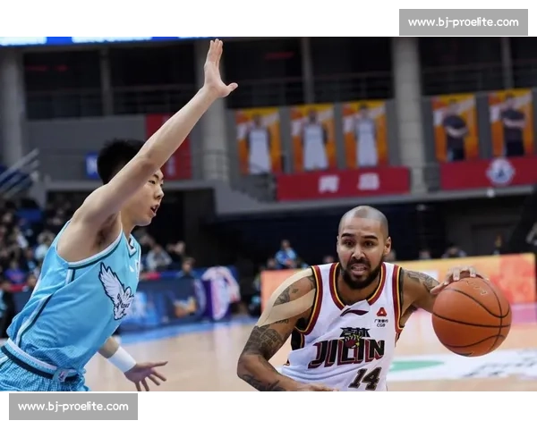 CBA赛场焦点战青岛男篮迎战北京队争夺关键胜利之夜激烈对决引爆球迷期待 CBA赛场焦点战青岛男篮迎战北京队争夺关键胜利之夜激烈对决引爆球迷期待